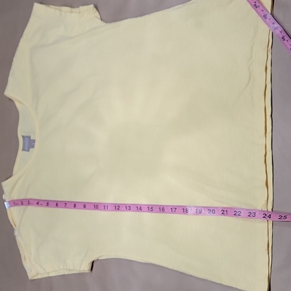 Chico's Size 1 Butter Yellow Slub Cotton Peek a Boo Button Shoulder T Shirt - Picture 9 of 13
